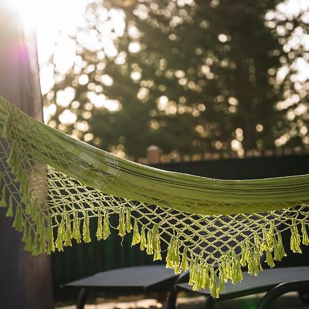 Charmante Cabane Dans Les Arbres Avec Jacuzzi Et Sauna Boismorand Exterior foto