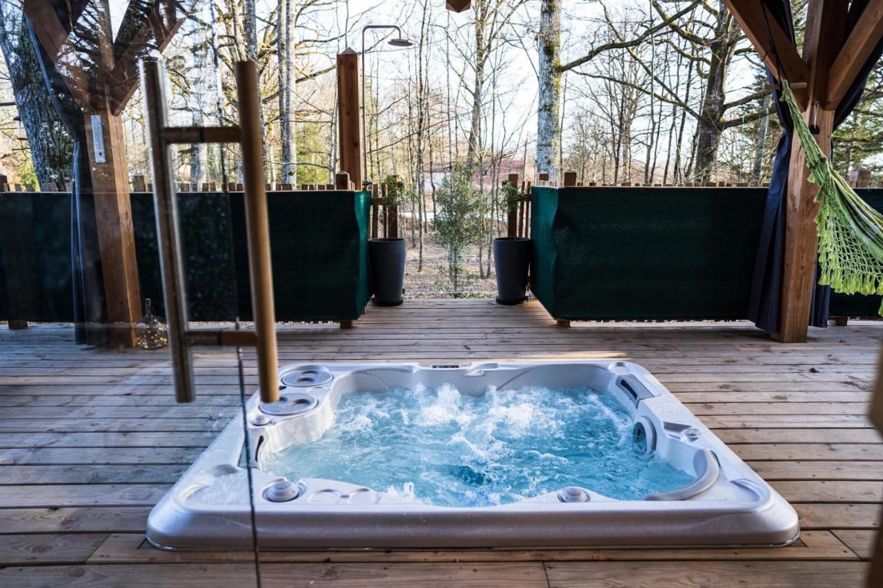 Charmante Cabane Dans Les Arbres Avec Jacuzzi Et Sauna Boismorand Exterior foto