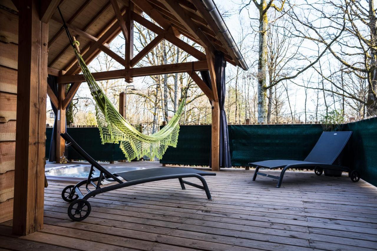 Charmante Cabane Dans Les Arbres Avec Jacuzzi Et Sauna Boismorand Exterior foto