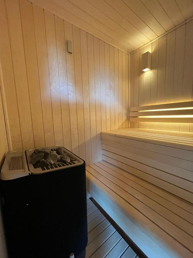 Charmante Cabane Dans Les Arbres Avec Jacuzzi Et Sauna Boismorand Exterior foto